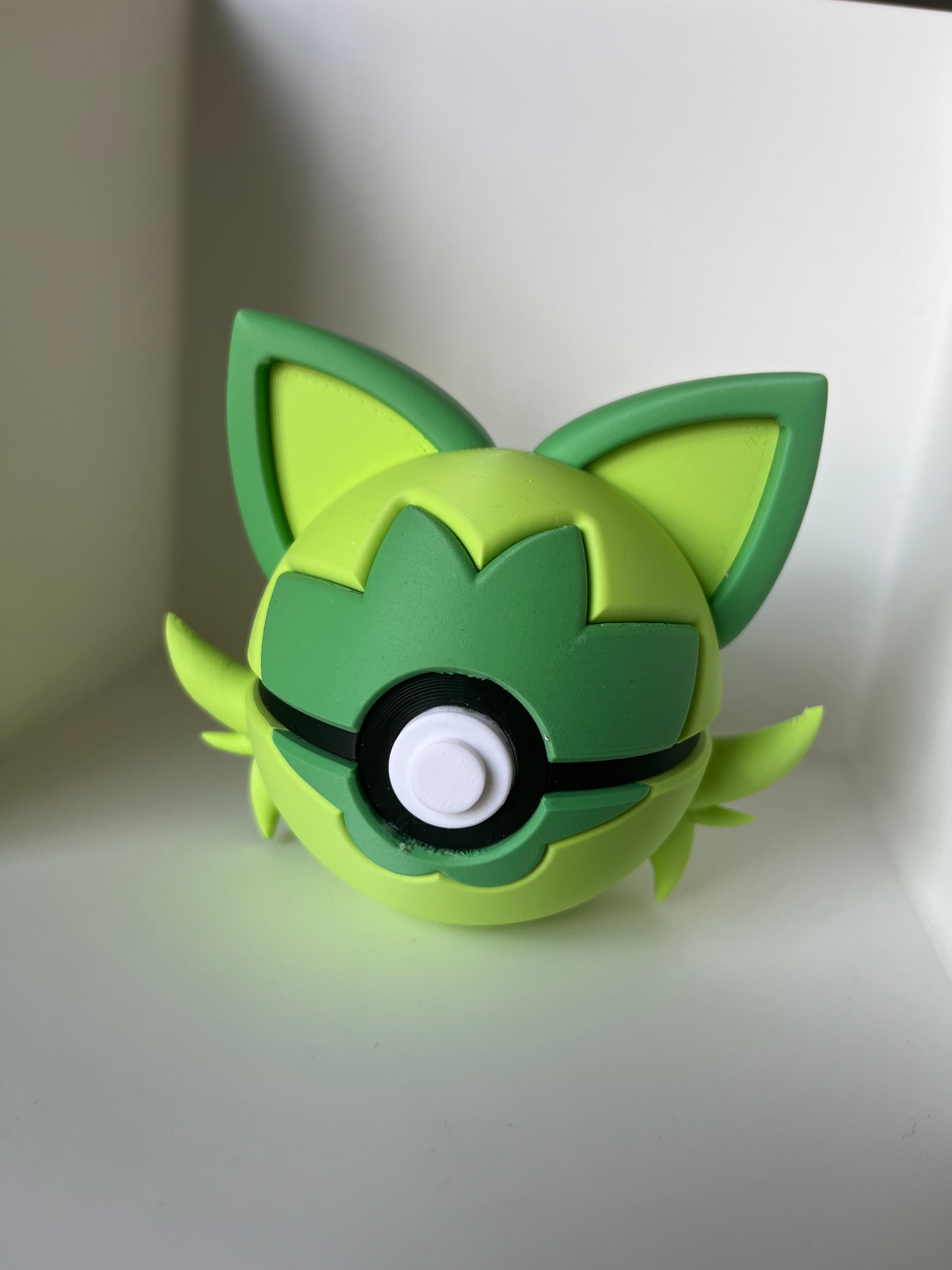 Sprigatito Pokeball